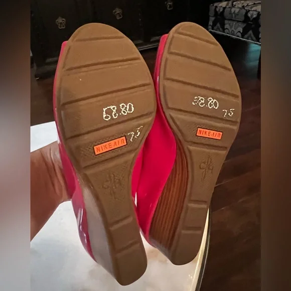 New Cole Haan Hot Pink Patent Leather Peeptoe 1 inch Wedges 7.5 - Picture 10 of 10